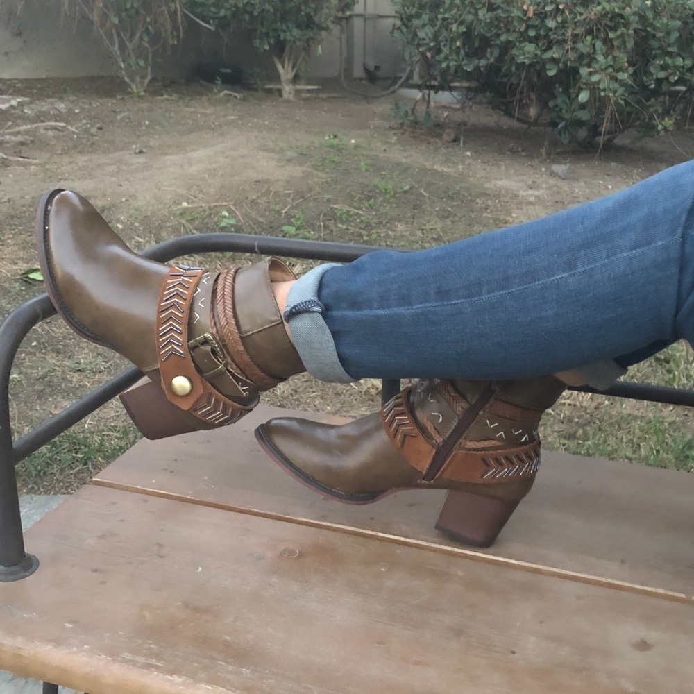 BROWN FAUX LEATHER WESTERN BOOTS